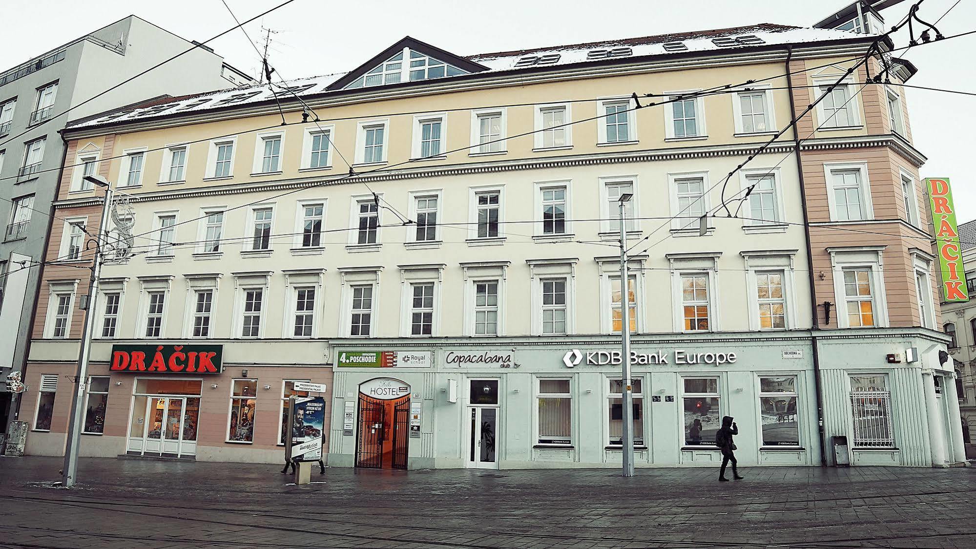 Hostel Folks Bratislava Extérieur photo
