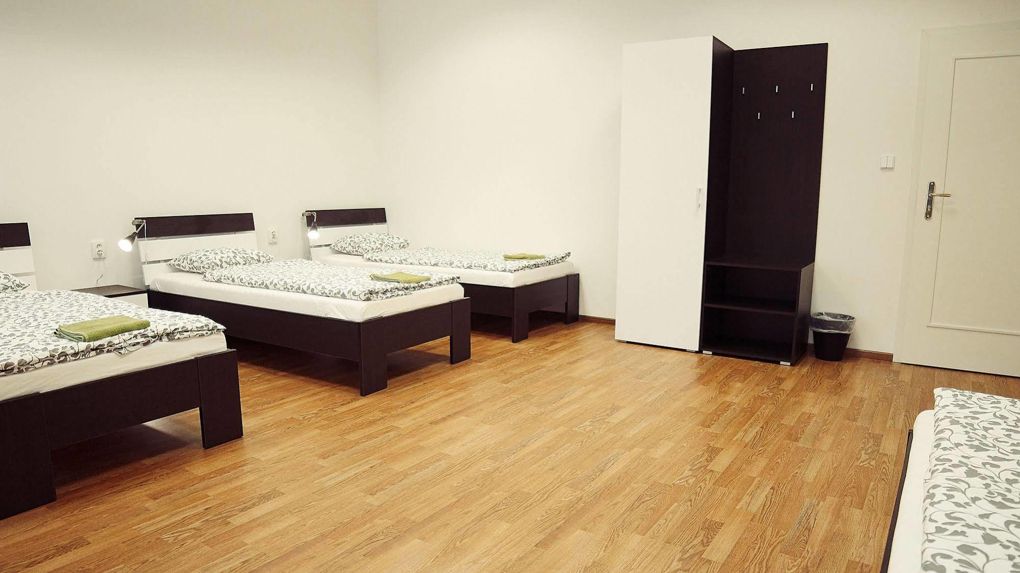 Hostel Folks Bratislava Extérieur photo