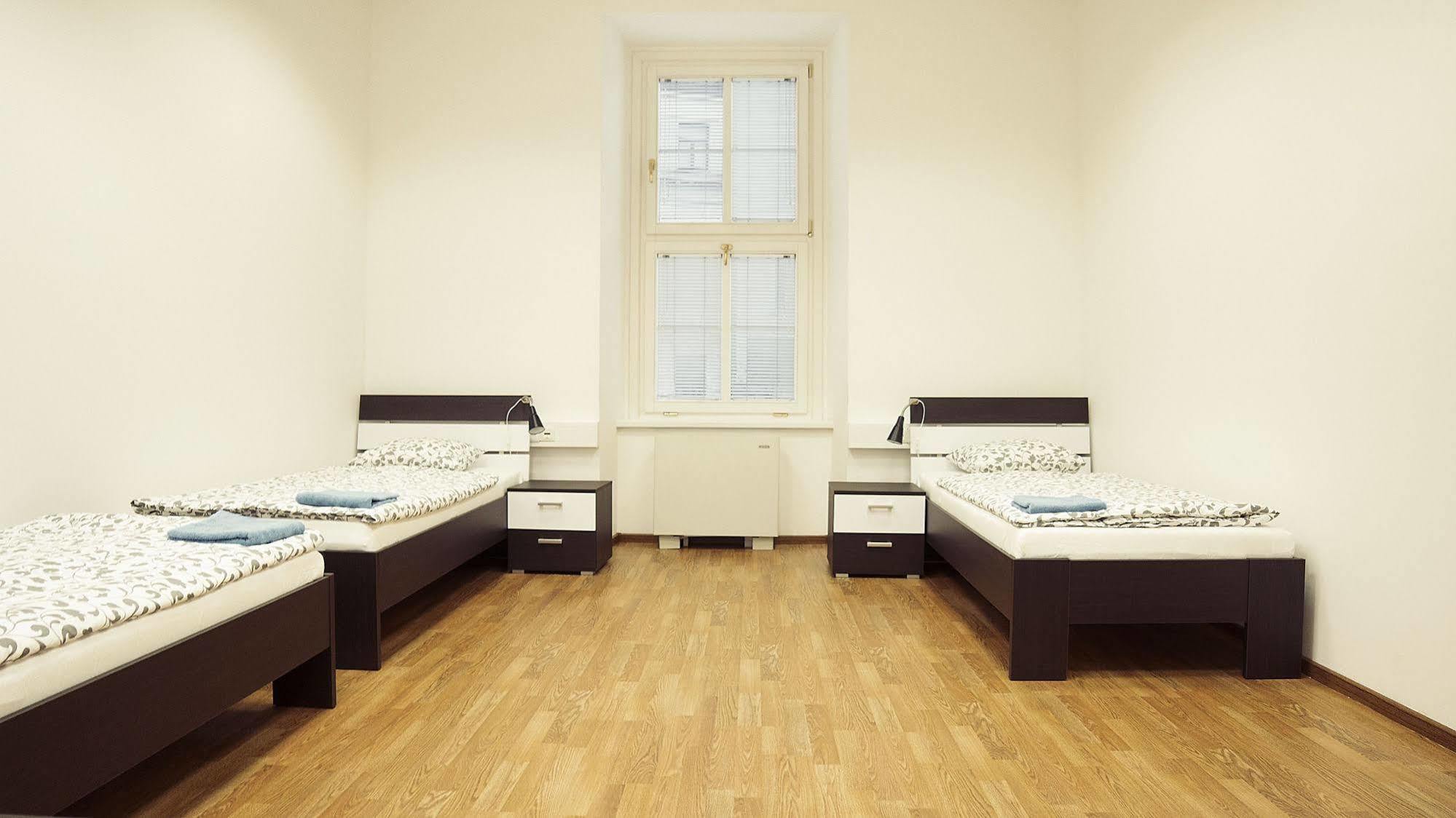 Hostel Folks Bratislava Extérieur photo